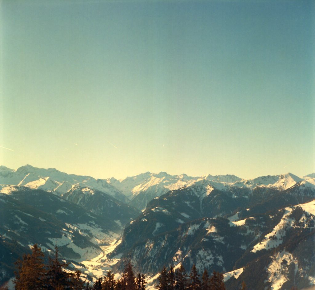 Alpenpanorama aufgenommen mit Refleka II Mittelformat auf Kodak Portra 400.