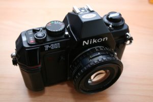 Nikon F-301 Ansicht schräg oben