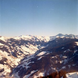 Alpenpanorama aufgenommen mit Refleka II Mittelformat auf Kodak Portra 400.