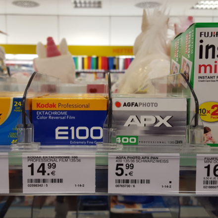 Neu im Sortiment: Drogeriekette führt Kodak E100 ein!