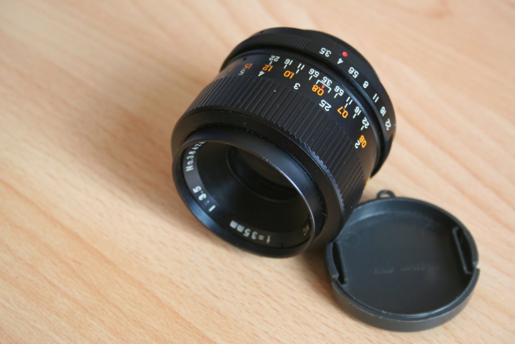 Objektiv mit M42 Anschluss für analoge Kameras.