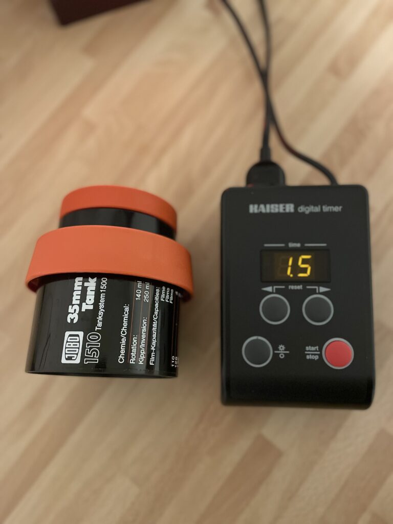 Größenvergleich digital timer und Jobo Tank