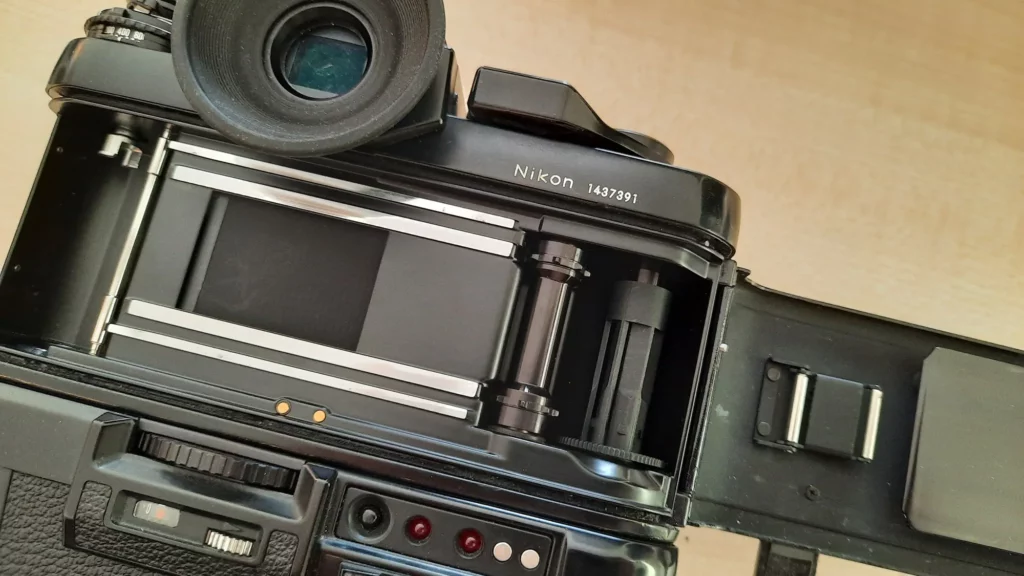 Geöffnete Rückklappe der Nikon F3